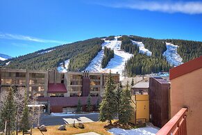 Alluring Lofty Condo In East Village - PG310 by RedAwning