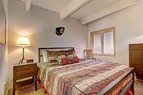 Alluring Lofty Condo In East Village - PG310 by RedAwning