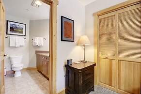 Newly Remodeled, Open Layout, with Incredible Views - CS302 by RedAwni