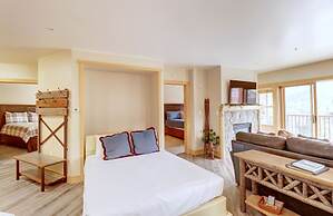 Newly Remodeled, Open Layout, with Incredible Views - CS302 by RedAwni