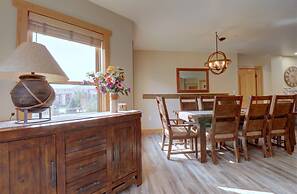 Newly Remodeled, Open Layout, with Incredible Views - CS302 by RedAwni