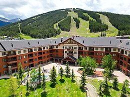 Newly Remodeled, Open Layout, with Incredible Views - CS302 by RedAwni