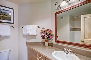 Newly Remodeled, Open Layout, with Incredible Views - CS302 by RedAwni