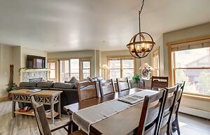 Newly Remodeled, Open Layout, with Incredible Views - CS302 by RedAwni