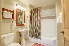 Newly Remodeled, Open Layout, with Incredible Views - CS302 by RedAwni