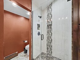 Private Dog Friendly Home Boasts Incredible Views - WD25 by RedAwning