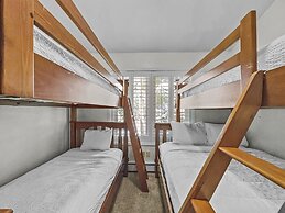 Private Dog Friendly Home Boasts Incredible Views - WD25 by RedAwning