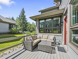 Private Dog Friendly Home Boasts Incredible Views - WD25 by RedAwning