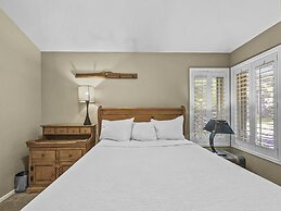 Private Dog Friendly Home Boasts Incredible Views - WD25 by RedAwning