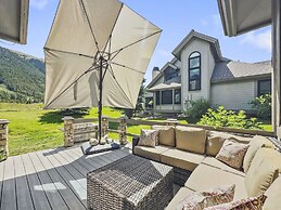 Private Dog Friendly Home Boasts Incredible Views - WD25 by RedAwning