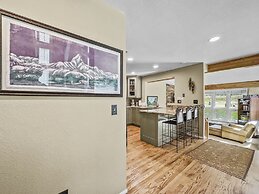 Private Dog Friendly Home Boasts Incredible Views - WD25 by RedAwning