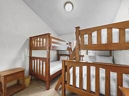 Private Dog Friendly Home Boasts Incredible Views - WD25 by RedAwning