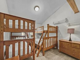 Private Dog Friendly Home Boasts Incredible Views - WD25 by RedAwning