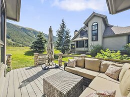 Private Dog Friendly Home Boasts Incredible Views - WD25 by RedAwning