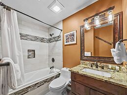 Private Dog Friendly Home Boasts Incredible Views - WD25 by RedAwning