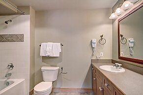 Amazing Views, Right next to the Lift - CS210 by RedAwning