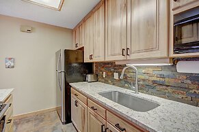 Beautiful Dog Friendly Ski Chalet A Minute to SuperBee Lift - AN203 by