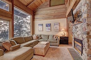 Beautiful Dog Friendly Ski Chalet A Minute to SuperBee Lift - AN203 by