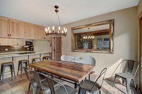 Beautiful Dog Friendly Ski Chalet A Minute to SuperBee Lift - AN203 by