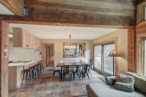 Beautiful Dog Friendly Ski Chalet A Minute to SuperBee Lift - AN203 by