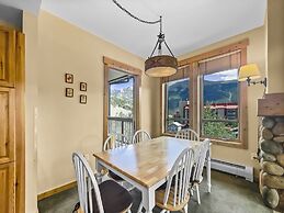 Comfortable Condo, Outstanding Location - TX414 by RedAwning