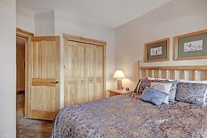 Comfortable Condo, Outstanding Location - TX414 by RedAwning