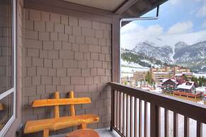 Comfortable Condo, Outstanding Location - TX414 by RedAwning