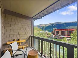 Comfortable Condo, Outstanding Location - TX414 by RedAwning