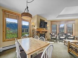 Comfortable Condo, Outstanding Location - TX414 by RedAwning