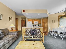 Comfortable Condo, Outstanding Location - TX414 by RedAwning