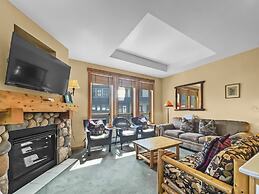 Comfortable Condo, Outstanding Location - TX414 by RedAwning