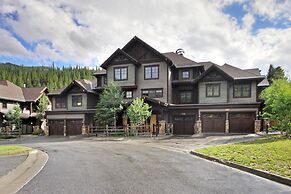 Short Walk to Ski Lift & Private Hot tub - 39C by RedAwning