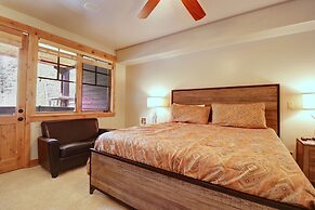 Short Walk to Ski Lift & Private Hot tub - 39C by RedAwning