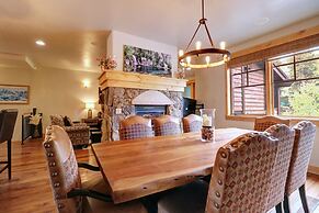 Short Walk to Ski Lift & Private Hot tub - 39C by RedAwning