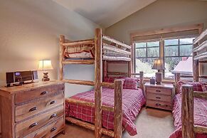 Short Walk to Ski Lift & Private Hot tub - 39C by RedAwning