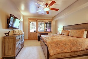 Short Walk to Ski Lift & Private Hot tub - 39C by RedAwning