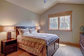 Short Walk to Ski Lift & Private Hot tub - 39C by RedAwning