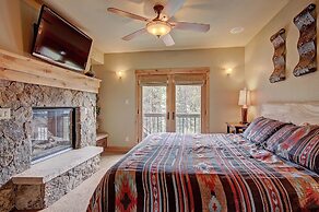 Short Walk to Ski Lift & Private Hot tub - 39C by RedAwning