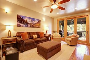 Short Walk to Ski Lift & Private Hot tub - 39C by RedAwning