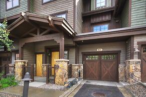 Short Walk to Ski Lift & Private Hot tub - 39C by RedAwning