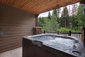 Short Walk to Ski Lift & Private Hot tub - 39C by RedAwning