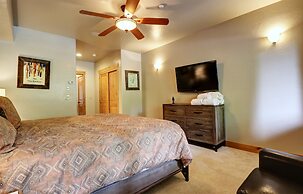 Short Walk to Ski Lift & Private Hot tub - 39C by RedAwning