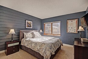 Beautiful Mountain Condo A Minute to Lift - AN210 by RedAwning