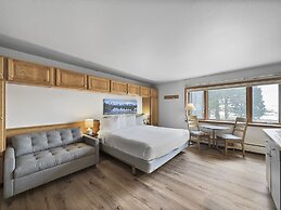 Amazing Location - Steps to American Eagle Lift - CJ202 by RedAwning