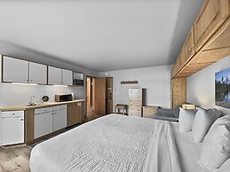 Amazing Location - Steps to American Eagle Lift - CJ202 by RedAwning