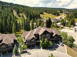 Mountain Chalet Right Next To The Lift - 39B by RedAwning