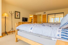 Comfortable Cozy Condo - Short Walk to American Eagle Lift - SH402 by 