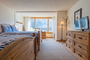 Comfortable Cozy Condo - Short Walk to American Eagle Lift - SH402 by 