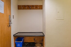 Comfortable Cozy Condo - Short Walk to American Eagle Lift - SH402 by 