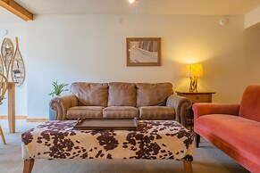 Comfortable Cozy Condo - Short Walk to American Eagle Lift - SH402 by 